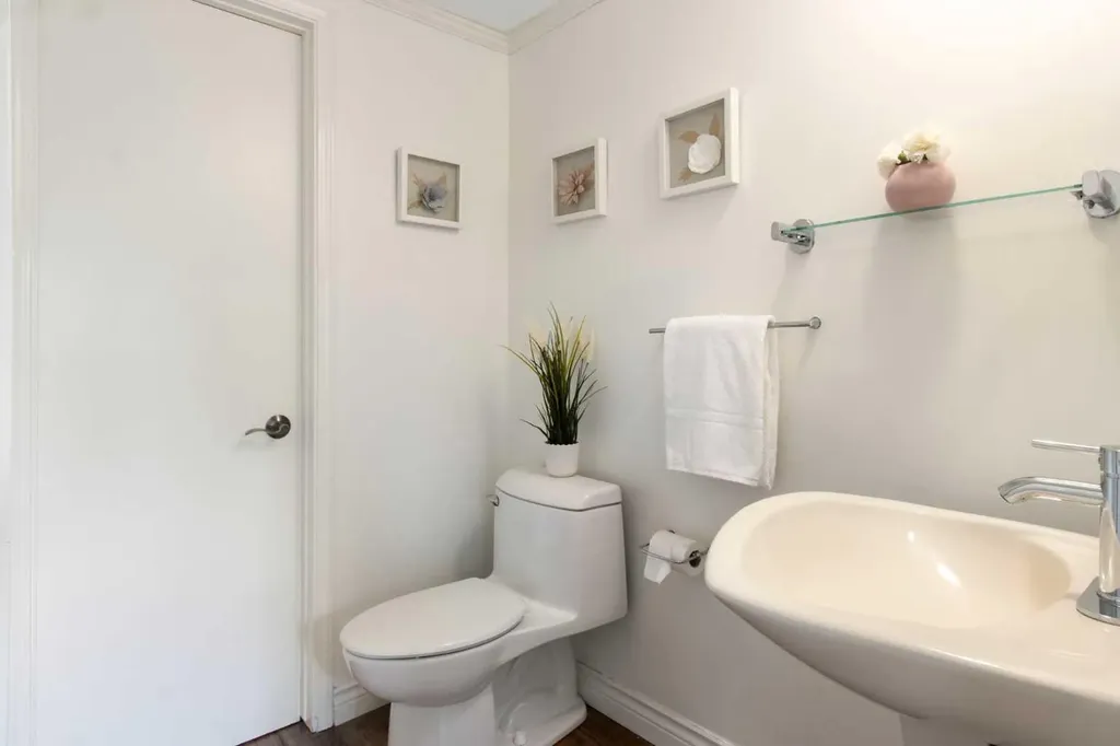 230 11 Avenue NE Calgary AB T2E 0Y8