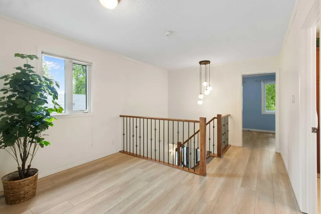 230 11 Avenue NE Calgary AB T2E 0Y8