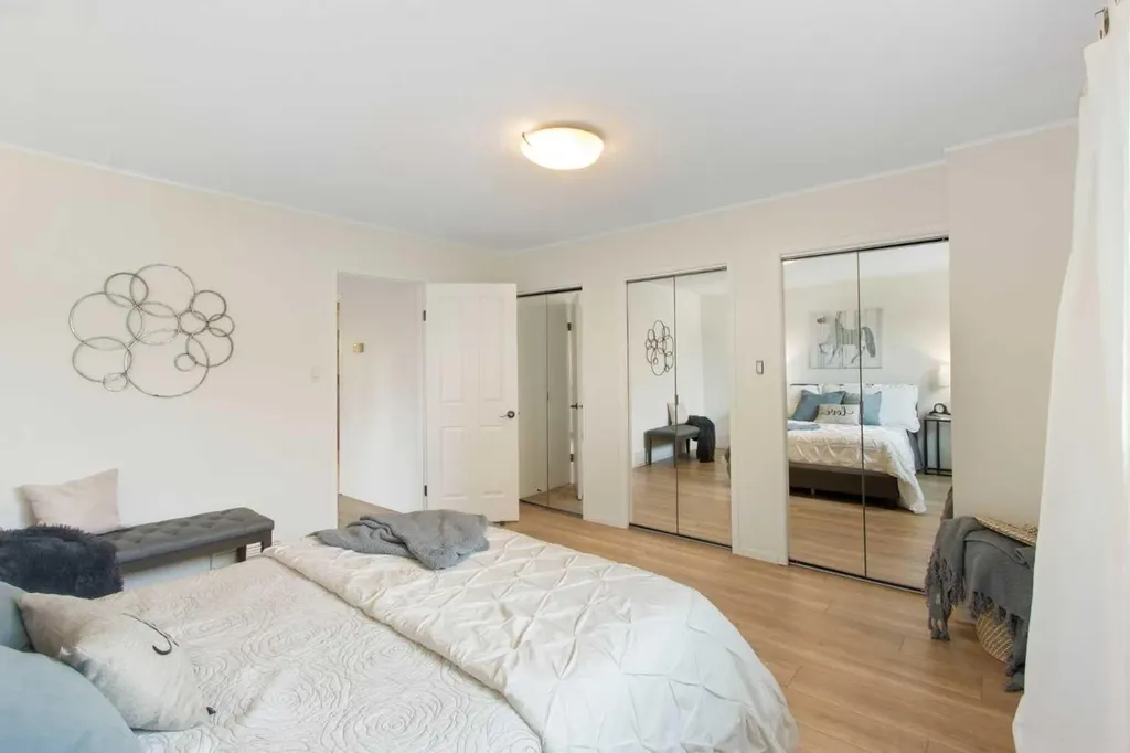 230 11 Avenue NE Calgary AB T2E 0Y8