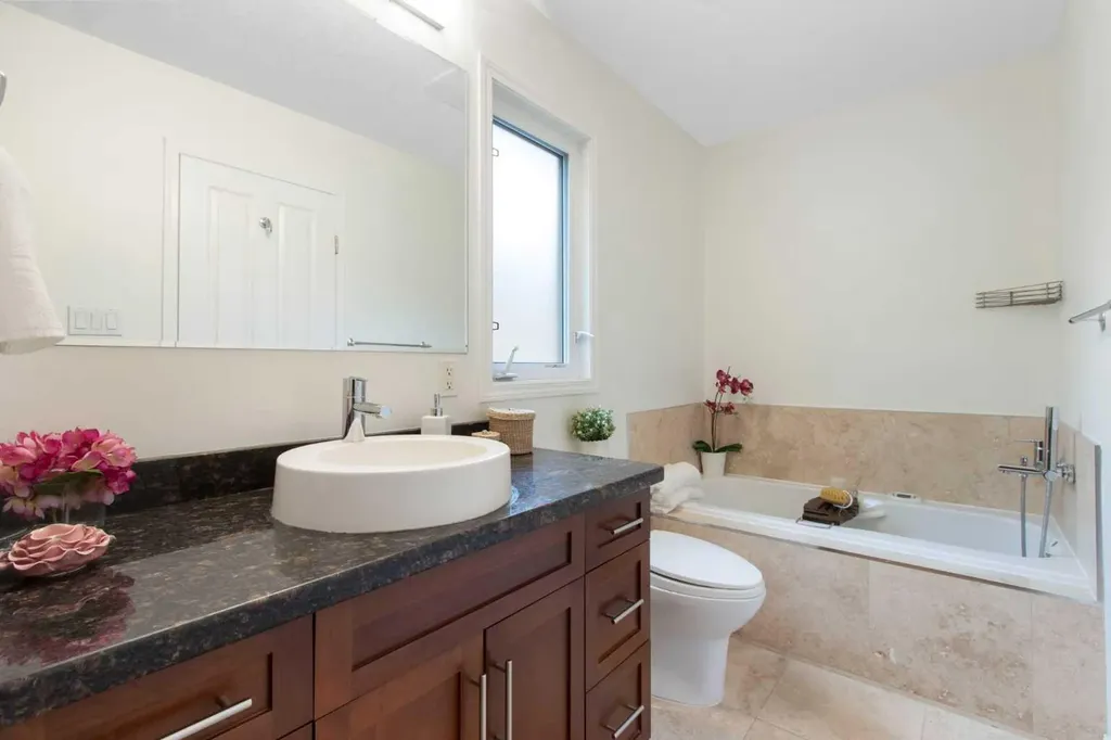 230 11 Avenue NE Calgary AB T2E 0Y8