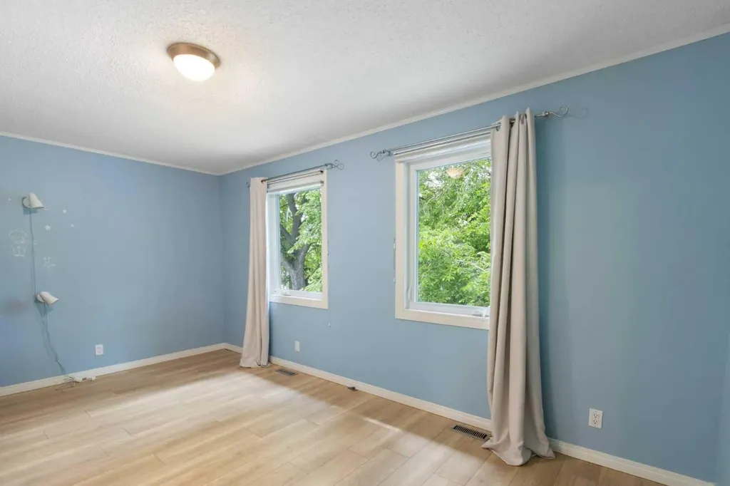 230 11 Avenue NE Calgary AB T2E 0Y8
