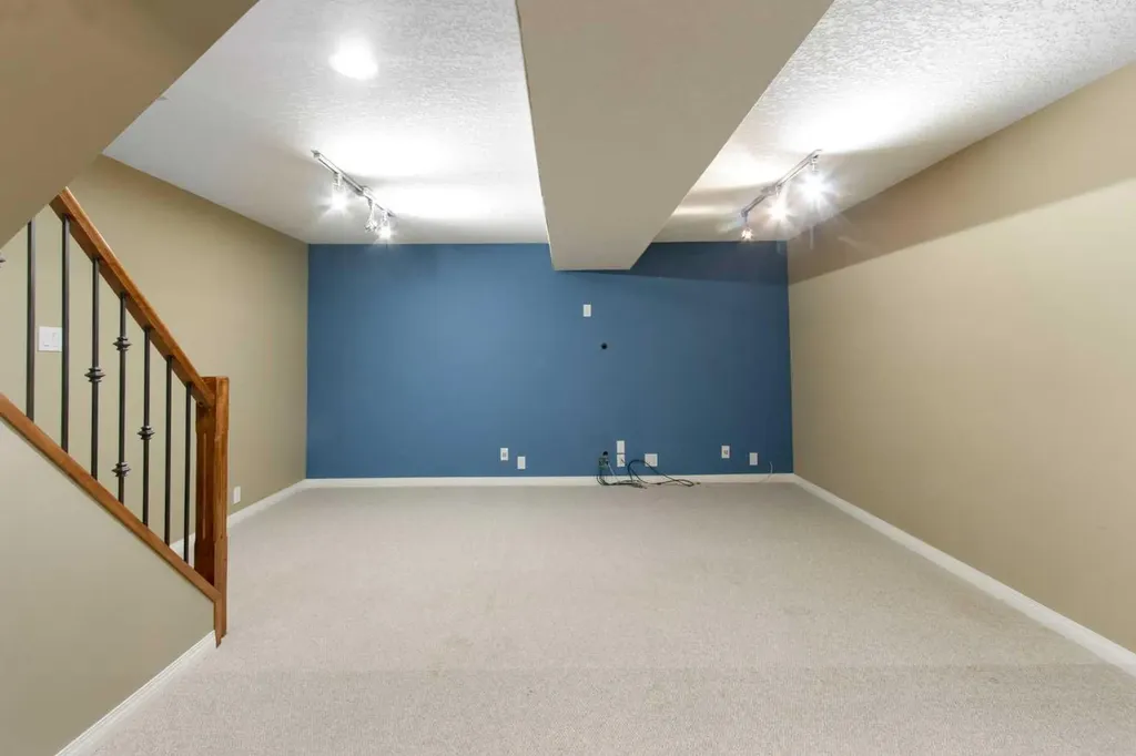 230 11 Avenue NE Calgary AB T2E 0Y8
