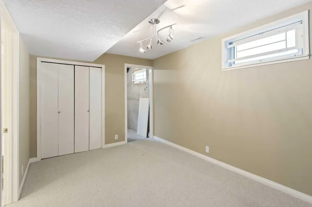 230 11 Avenue NE Calgary AB T2E 0Y8