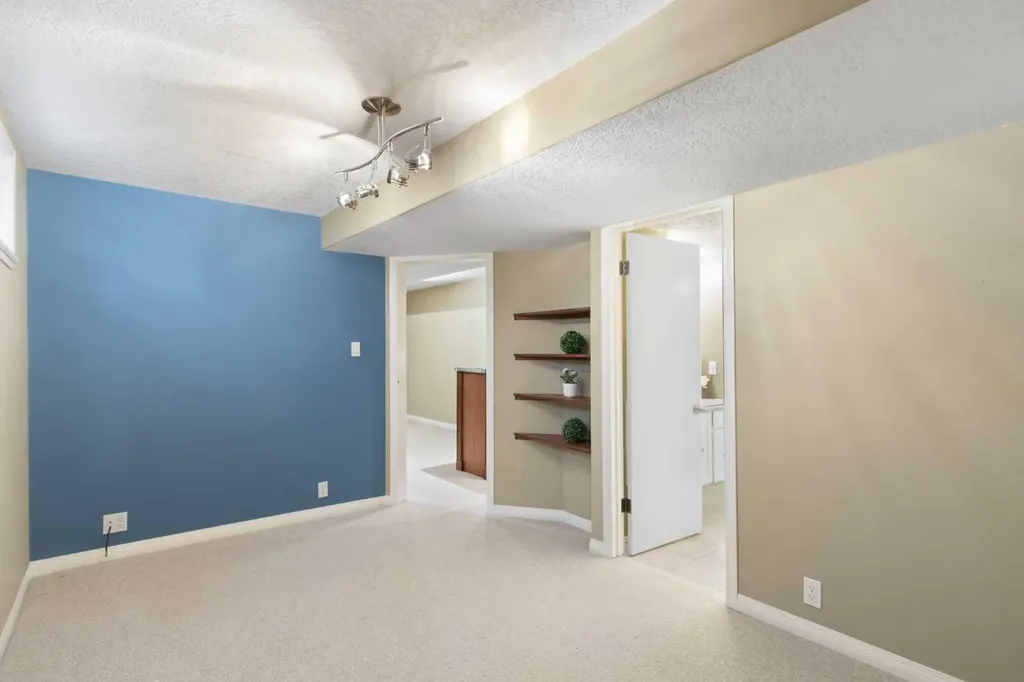 230 11 Avenue NE Calgary AB T2E 0Y8