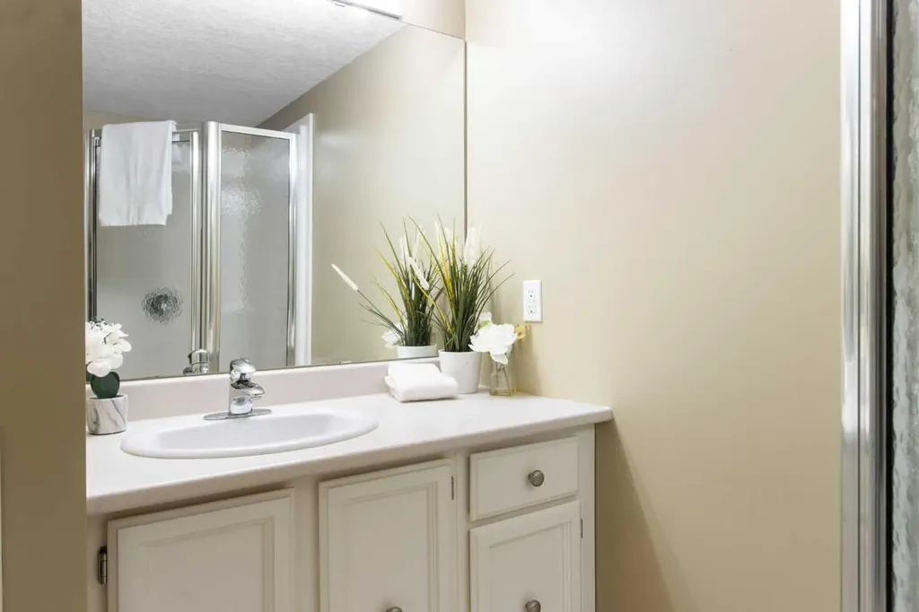 230 11 Avenue NE Calgary AB T2E 0Y8