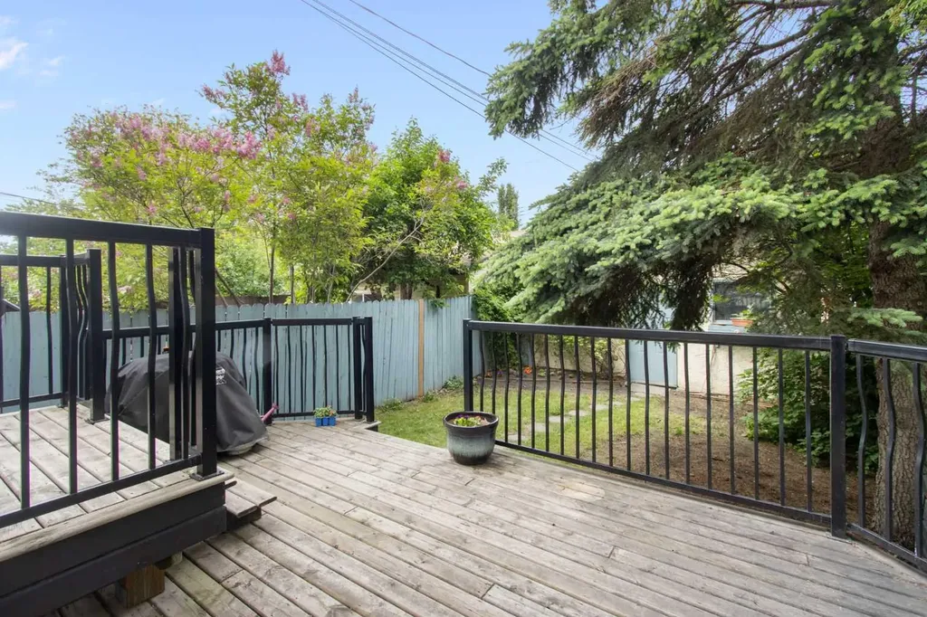 230 11 Avenue NE Calgary AB T2E 0Y8