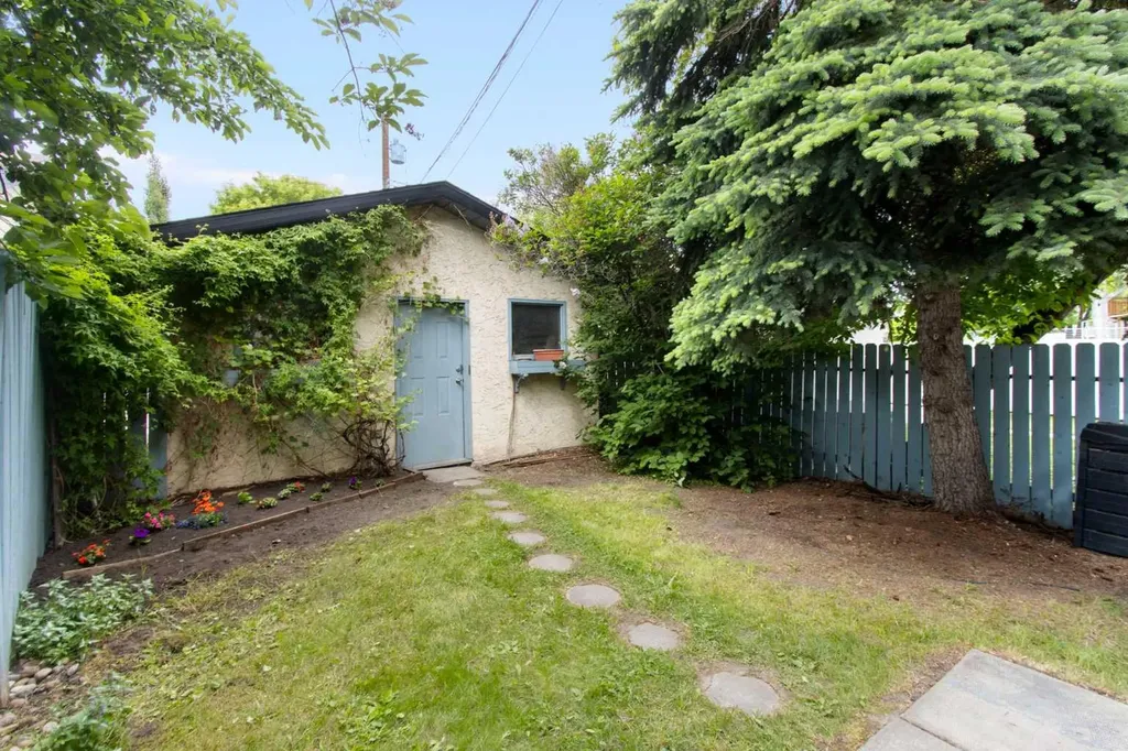 230 11 Avenue NE Calgary AB T2E 0Y8
