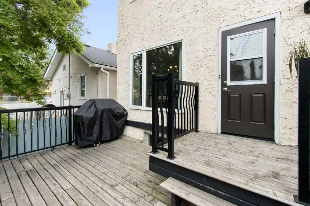 230 11 Avenue NE Calgary AB T2E 0Y8