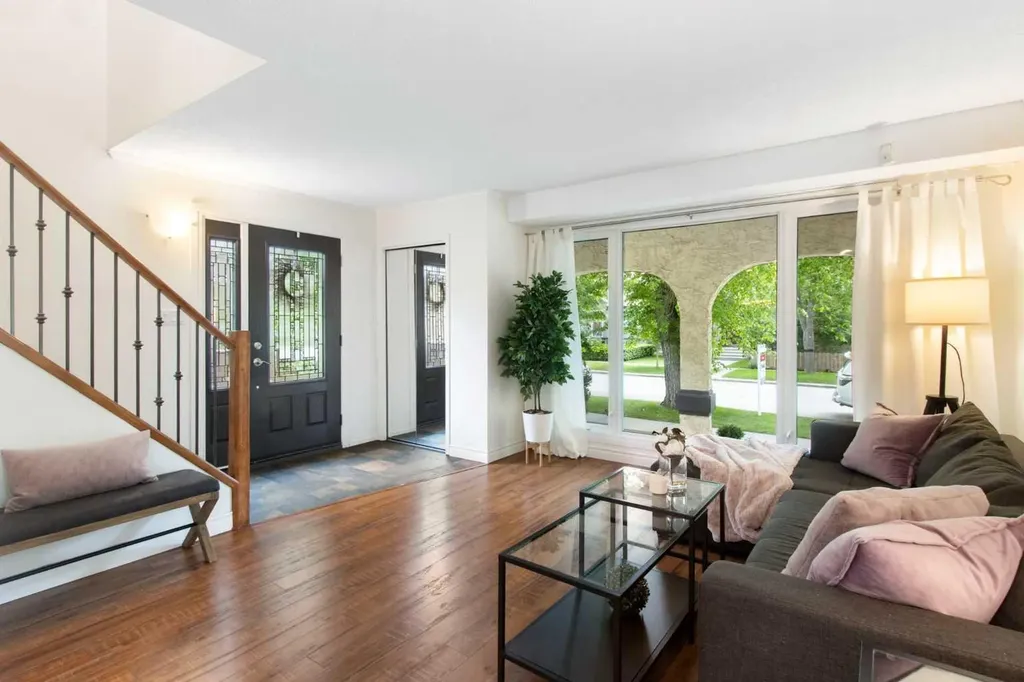 230 11 Avenue NE Calgary AB T2E 0Y8