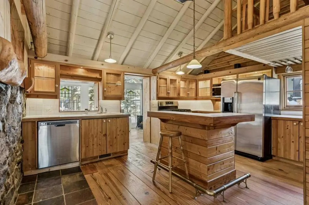 4 Pine Avenue Bragg Creek AB T0L 0K0