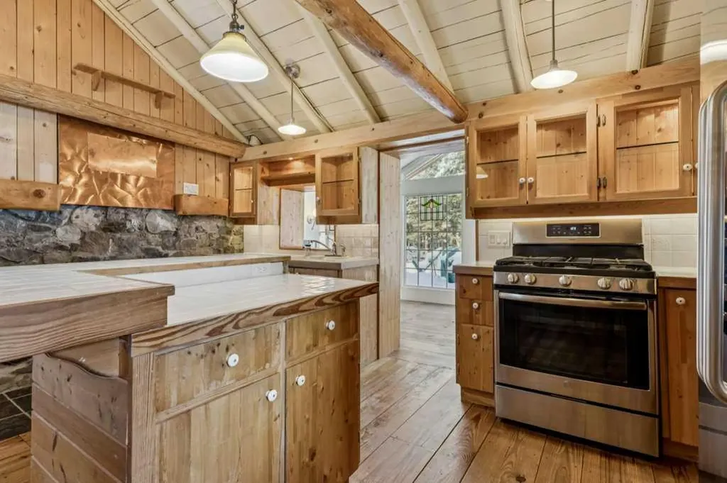 4 Pine Avenue Bragg Creek AB T0L 0K0