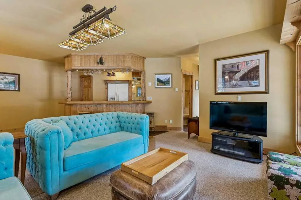 4 Pine Avenue Bragg Creek AB T0L 0K0