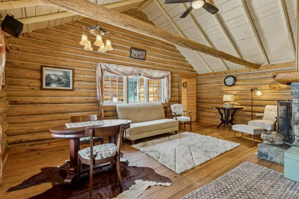 4 Pine Avenue Bragg Creek AB T0L 0K0