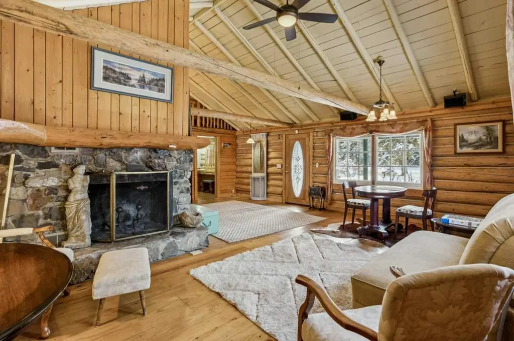 4 Pine Avenue Bragg Creek AB T0L 0K0
