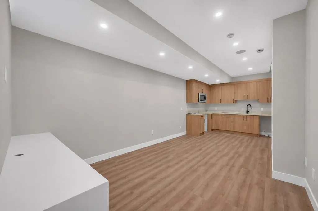 8114 Bowness Road NW Calgary AB T3B 0H6