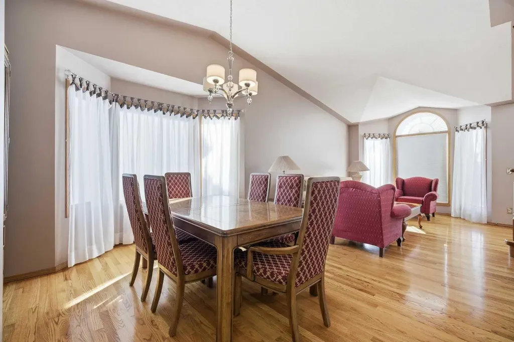 146 Hawkdale Circle NW Calgary AB T3G 2W9