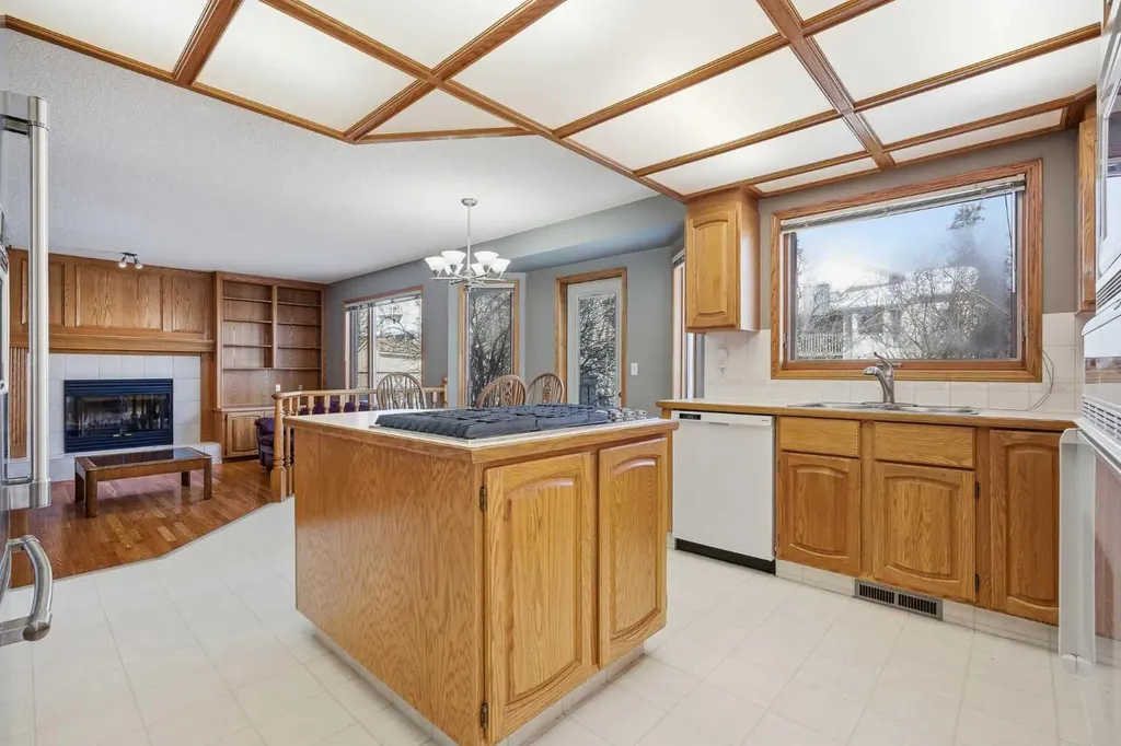 146 Hawkdale Circle NW Calgary AB T3G 2W9