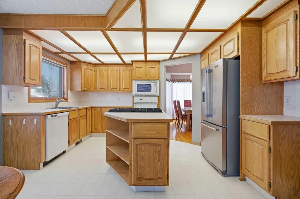 146 Hawkdale Circle NW Calgary AB T3G 2W9