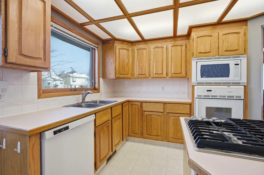 146 Hawkdale Circle NW Calgary AB T3G 2W9