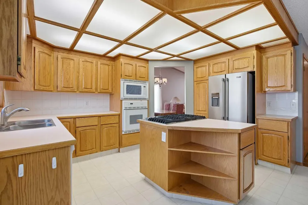 146 Hawkdale Circle NW Calgary AB T3G 2W9
