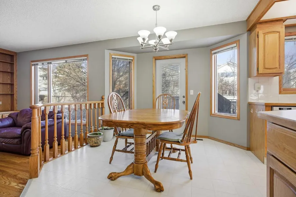 146 Hawkdale Circle NW Calgary AB T3G 2W9