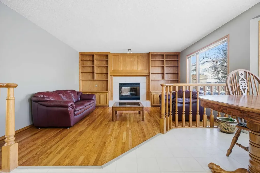 146 Hawkdale Circle NW Calgary AB T3G 2W9