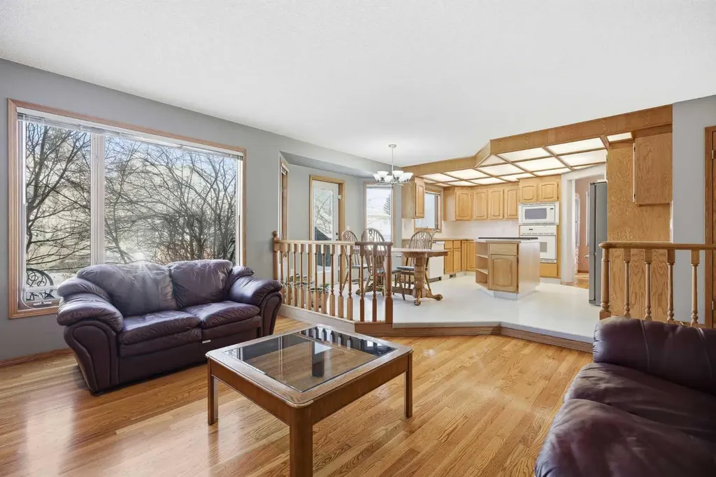 146 Hawkdale Circle NW Calgary AB T3G 2W9