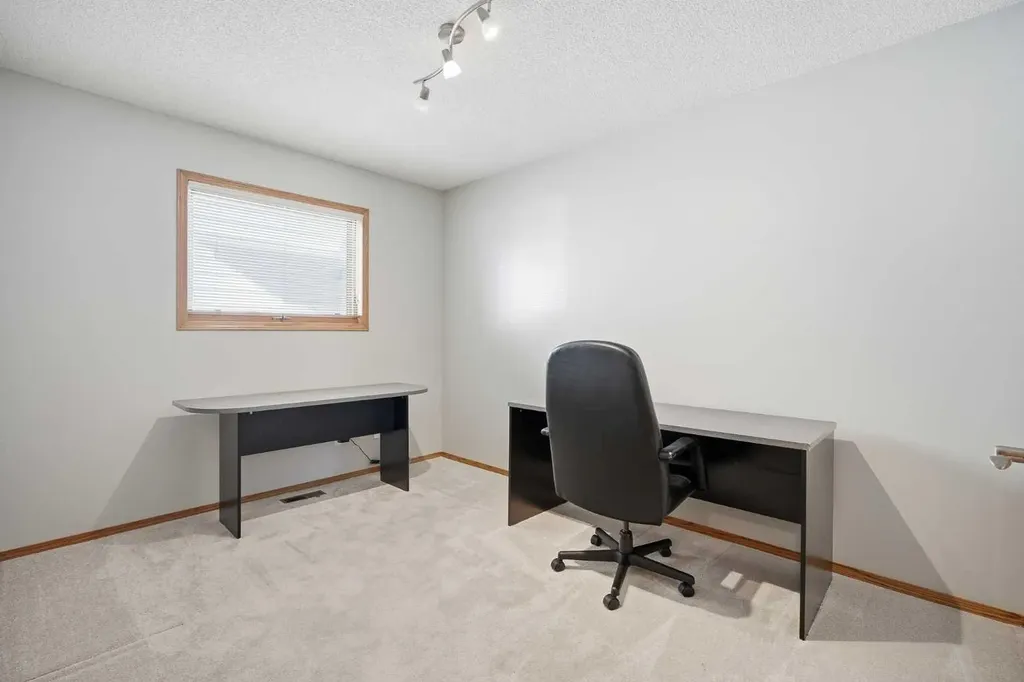 146 Hawkdale Circle NW Calgary AB T3G 2W9