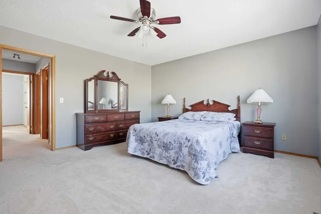 146 Hawkdale Circle NW Calgary AB T3G 2W9