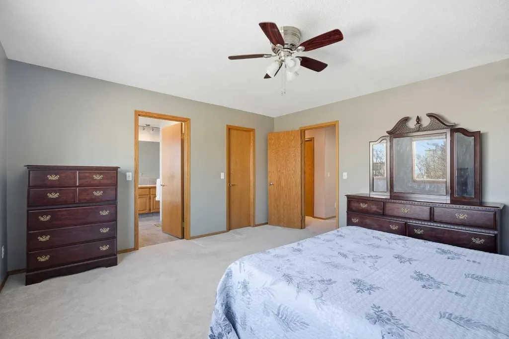 146 Hawkdale Circle NW Calgary AB T3G 2W9