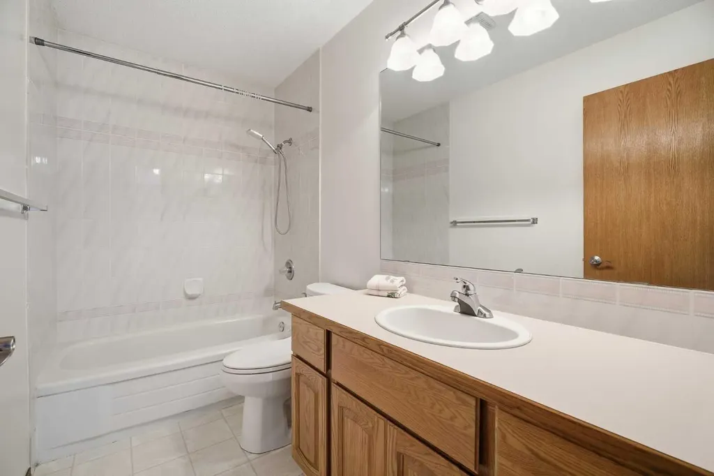 146 Hawkdale Circle NW Calgary AB T3G 2W9