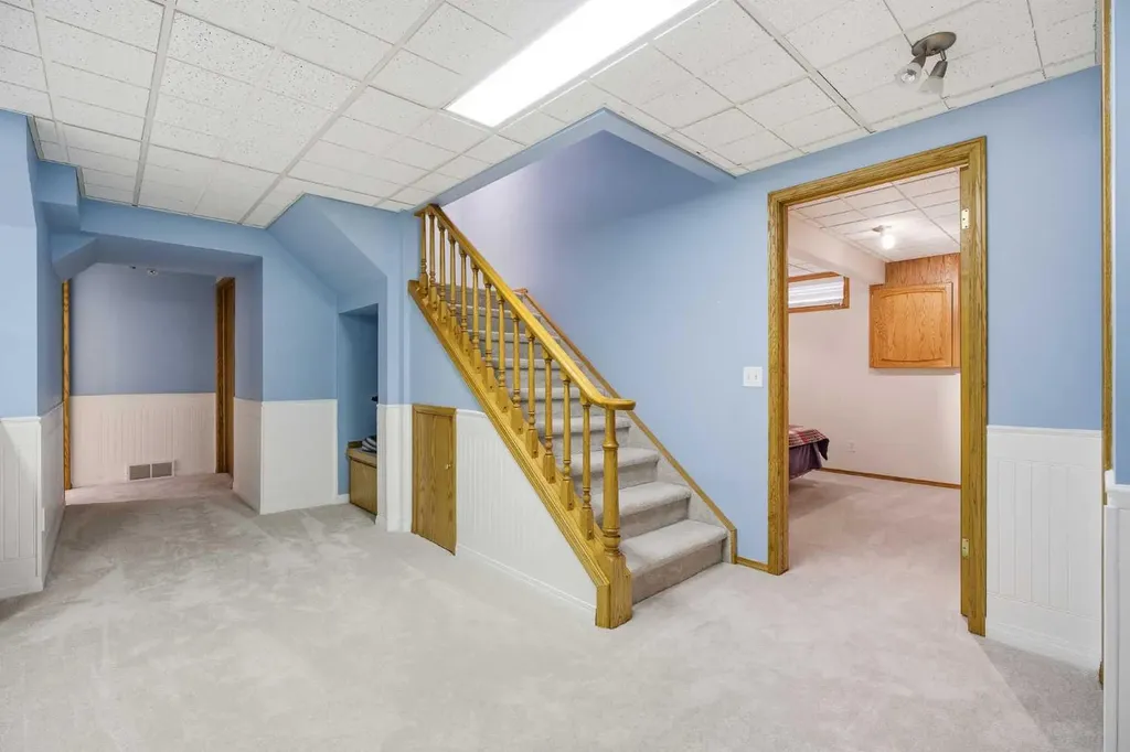 146 Hawkdale Circle NW Calgary AB T3G 2W9