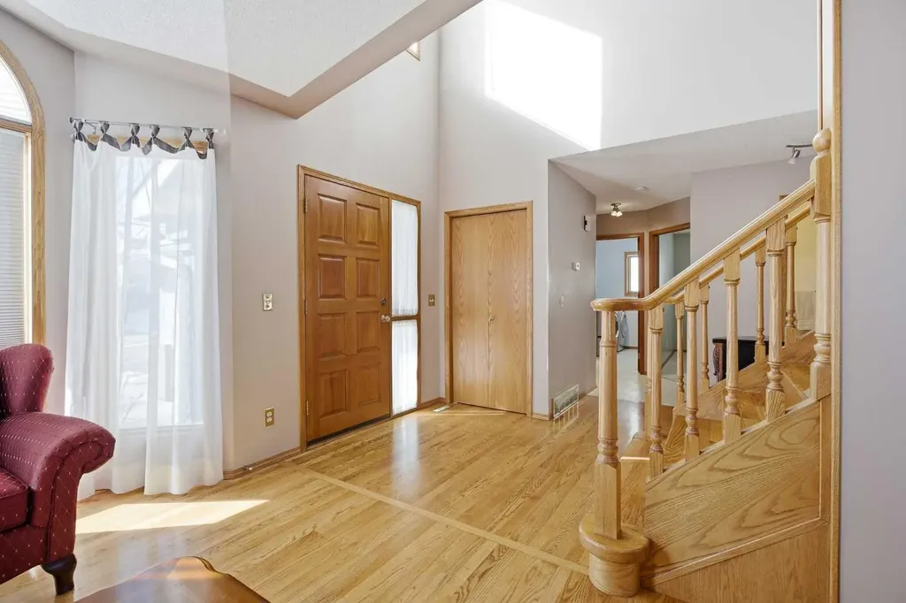 146 Hawkdale Circle NW Calgary AB T3G 2W9