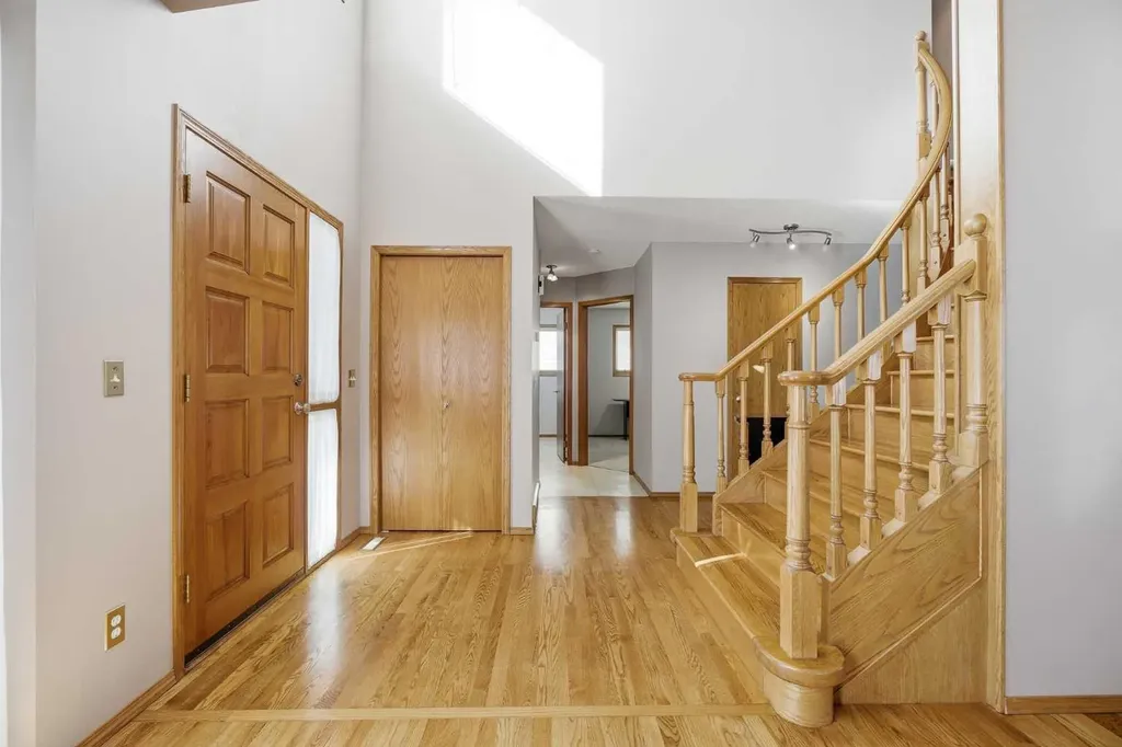 146 Hawkdale Circle NW Calgary AB T3G 2W9
