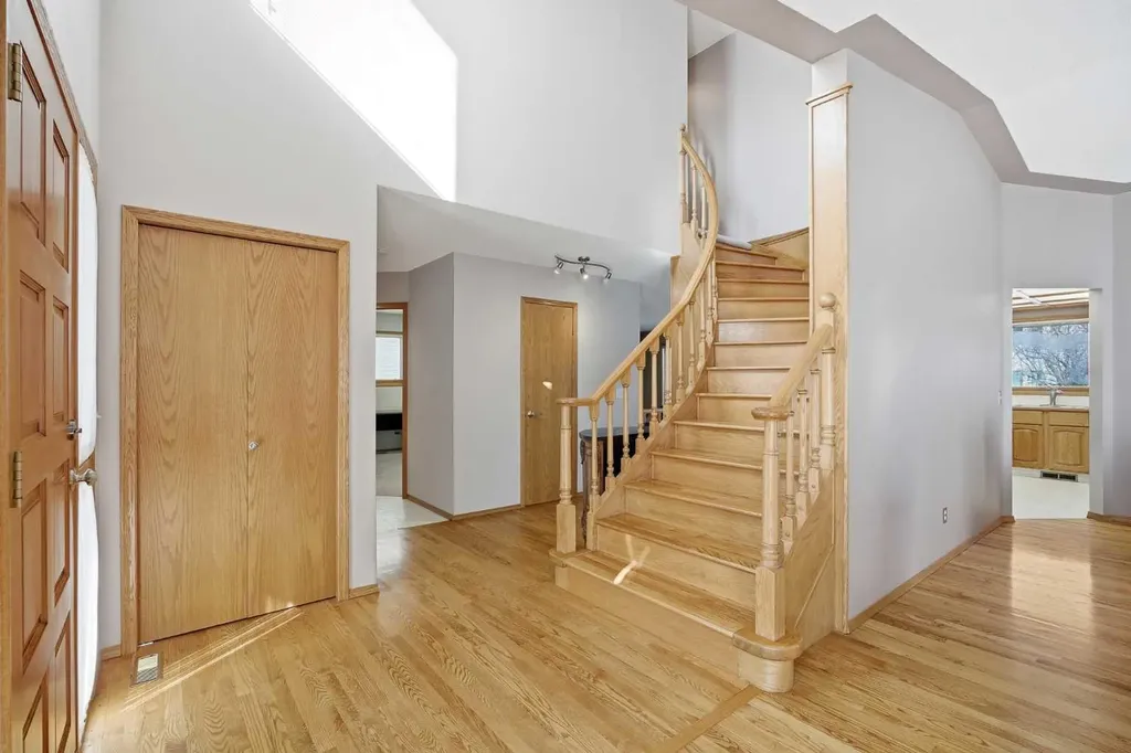 146 Hawkdale Circle NW Calgary AB T3G 2W9