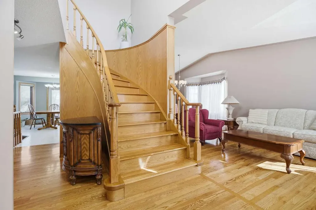 146 Hawkdale Circle NW Calgary AB T3G 2W9