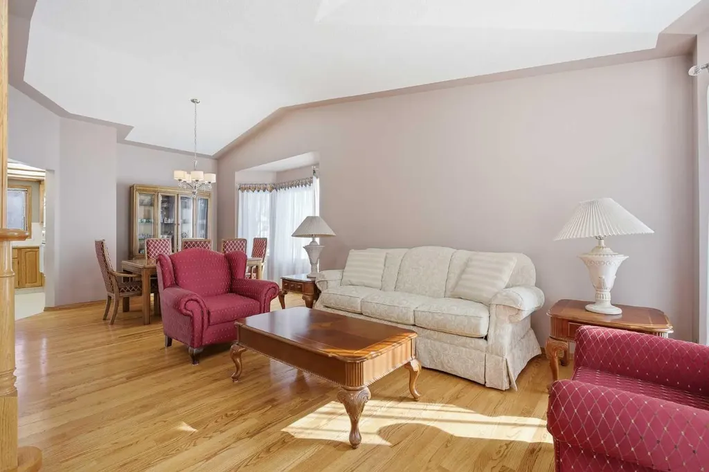 146 Hawkdale Circle NW Calgary AB T3G 2W9