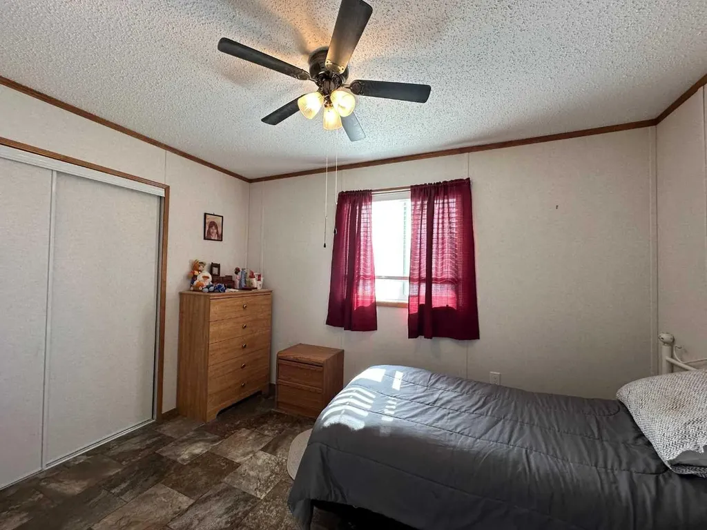 6205 54 Street Ponoka AB T4J 1M5