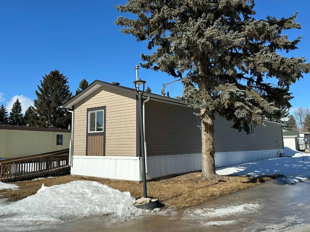 6205 54 Street Ponoka AB T4J 1M5