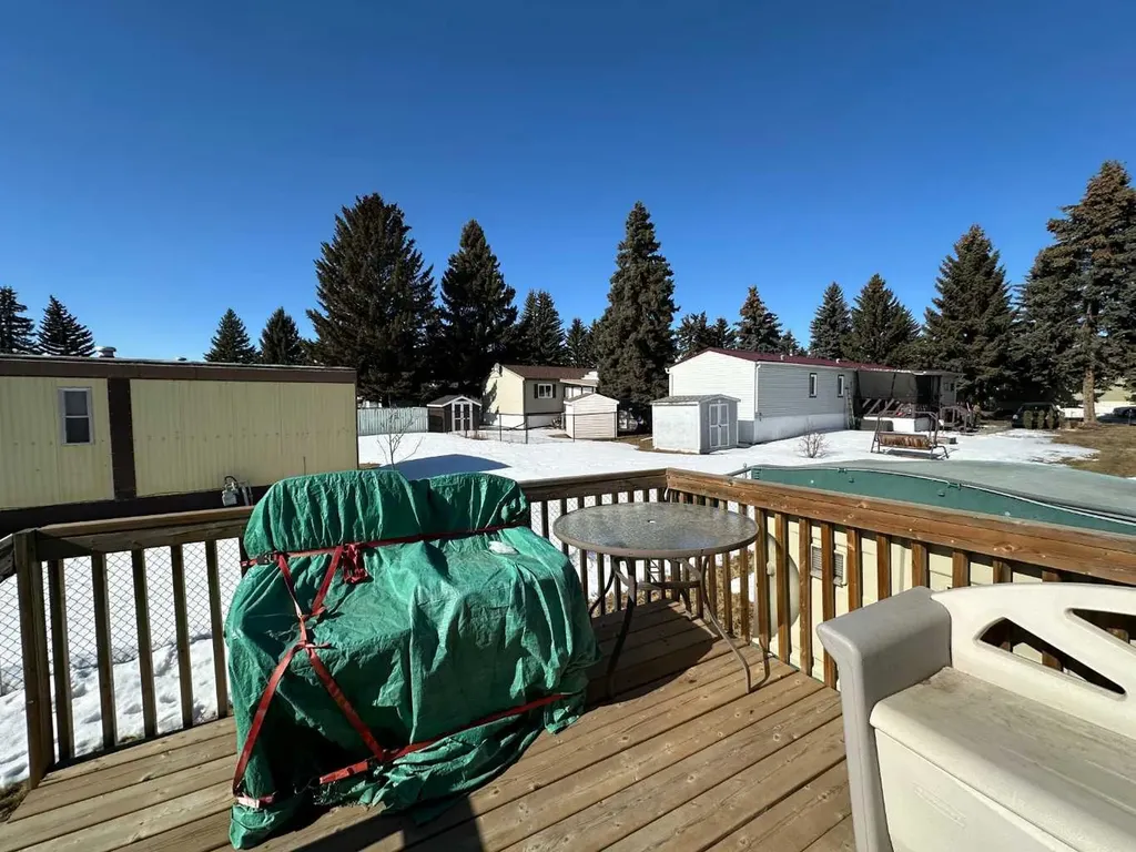 6205 54 Street Ponoka AB T4J 1M5