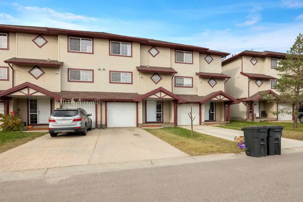 220 Swanson Crescent Fort Mcmurray AB T9K 2W5