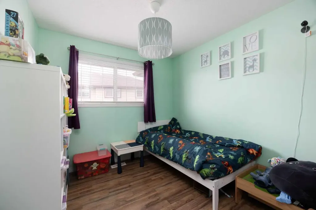 220 Swanson Crescent Fort Mcmurray AB T9K 2W5
