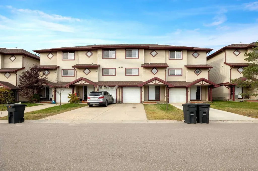 220 Swanson Crescent Fort Mcmurray AB T9K 2W5