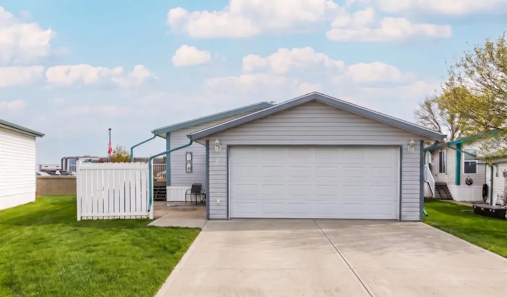 1600 Strachan Road SE Medicine Hat AB T1B4M3