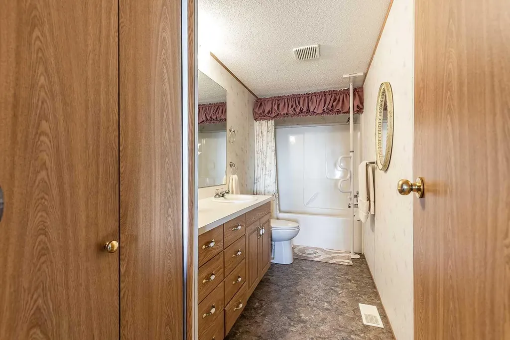 1600 Strachan Road SE Medicine Hat AB T1B4M3