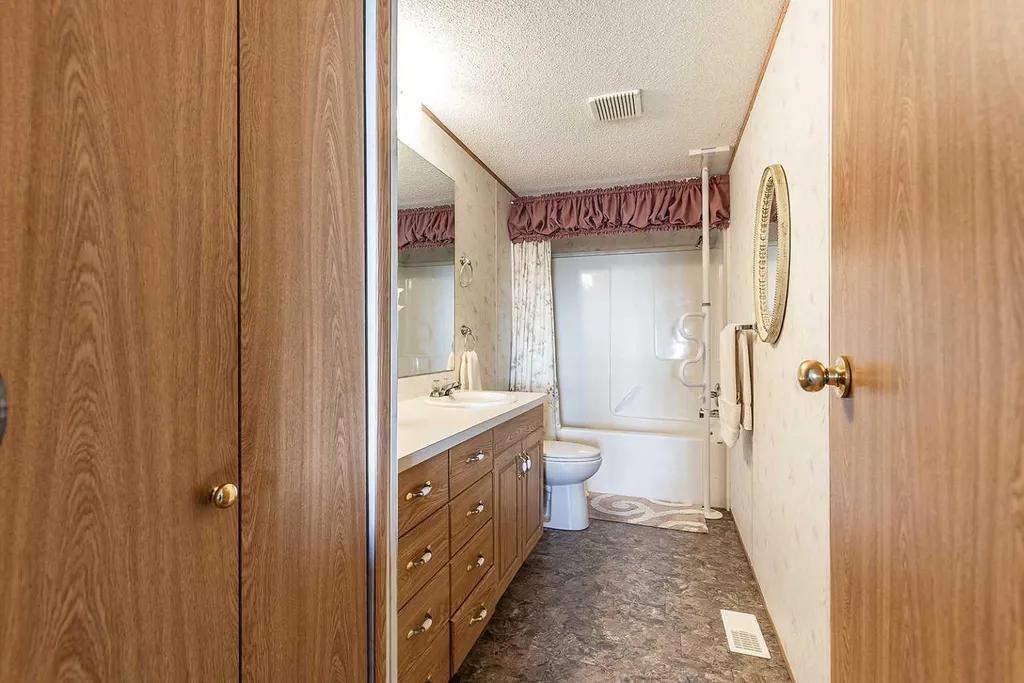 1600 Strachan Road SE Medicine Hat AB T1B4M3