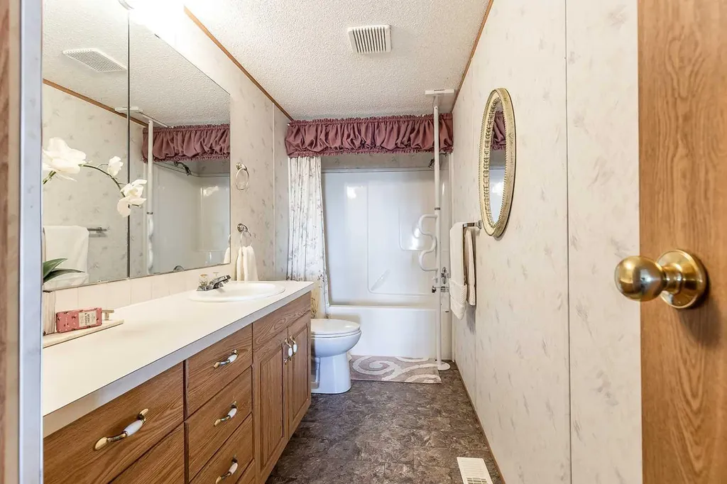1600 Strachan Road SE Medicine Hat AB T1B4M3