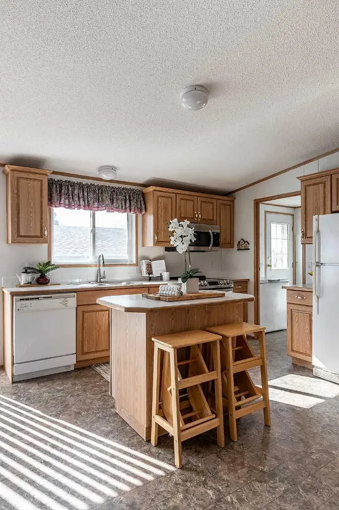 1600 Strachan Road SE Medicine Hat AB T1B4M3