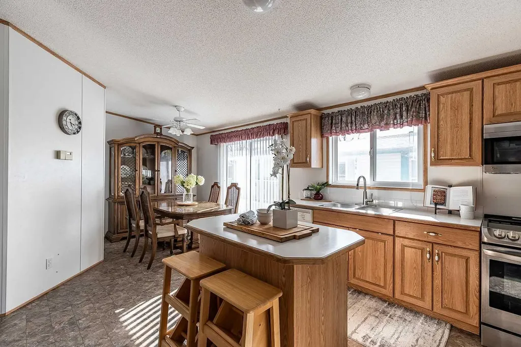 1600 Strachan Road SE Medicine Hat AB T1B4M3