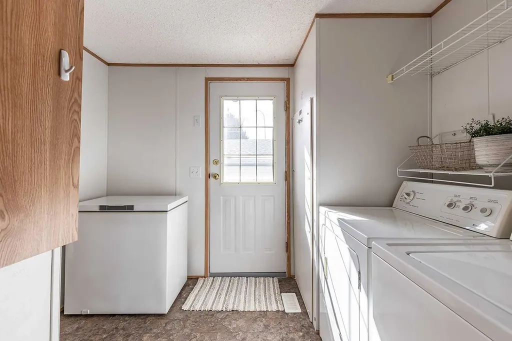 1600 Strachan Road SE Medicine Hat AB T1B4M3